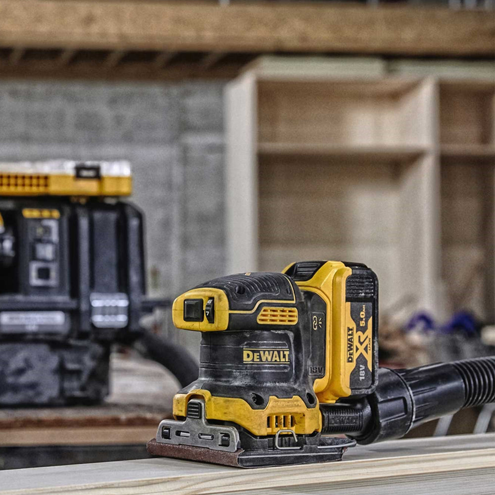 Dewalt DCW200N 18V XR Brushless 115mm Palm Sander Body Only