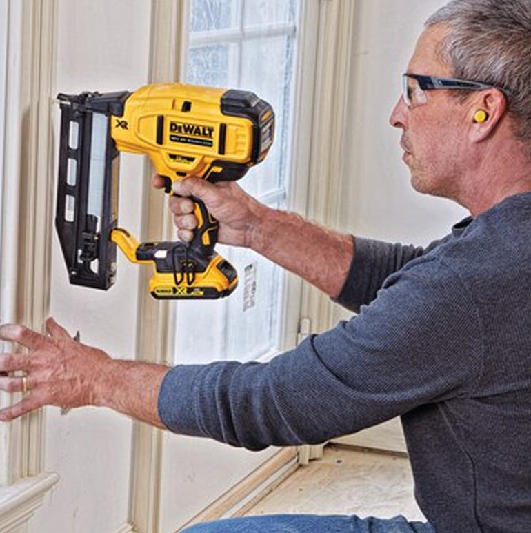 Dewalt DCN662N 18V XR Brushless 16Ga Second Fix Straight Nailer Body Only