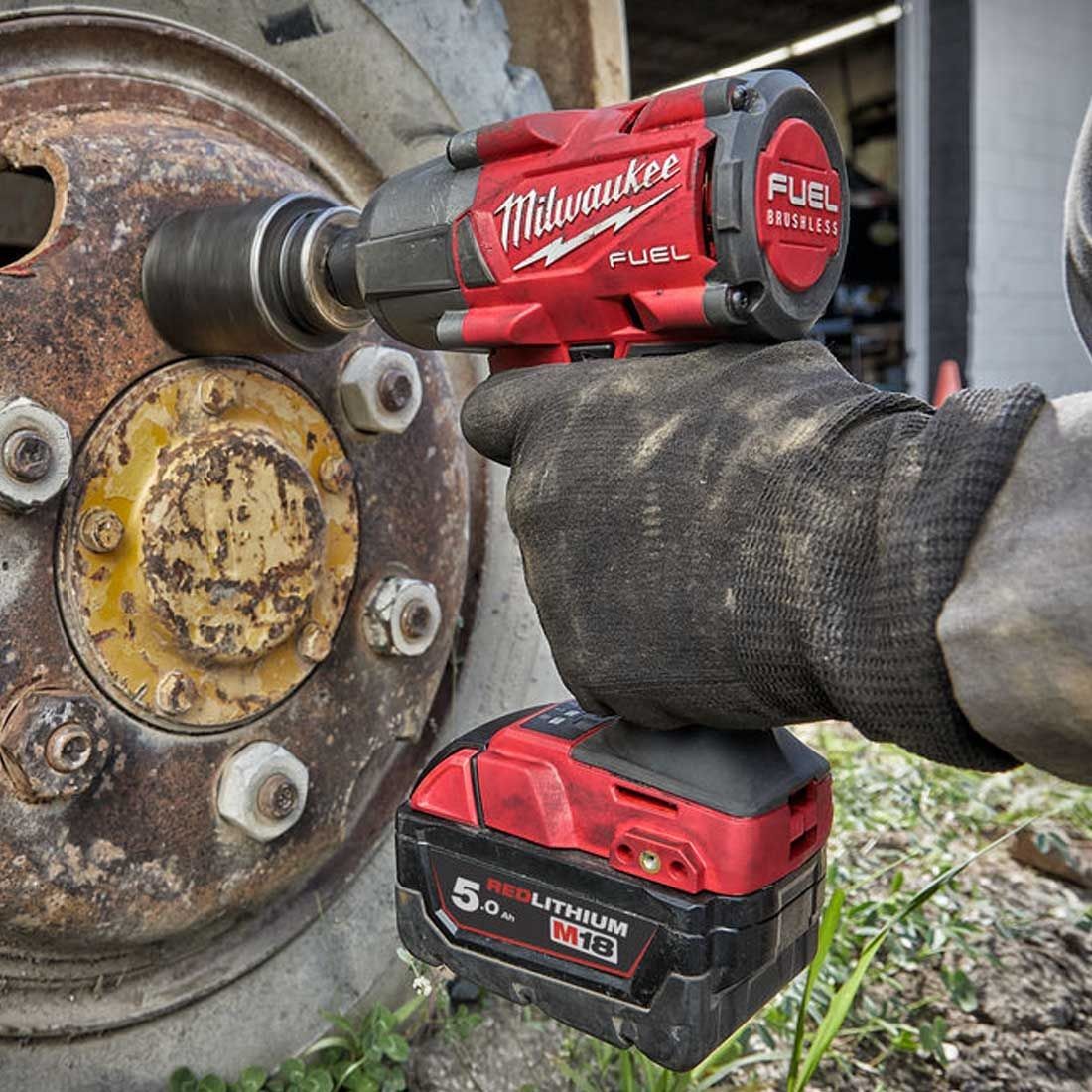 Milwaukee M18FMTIW2F12-502X 18V Fuel Brushless 1/2" Mid-Torque Impact Wrench with 2 x 5.0Ah Batteries Charger & Case 4933478451