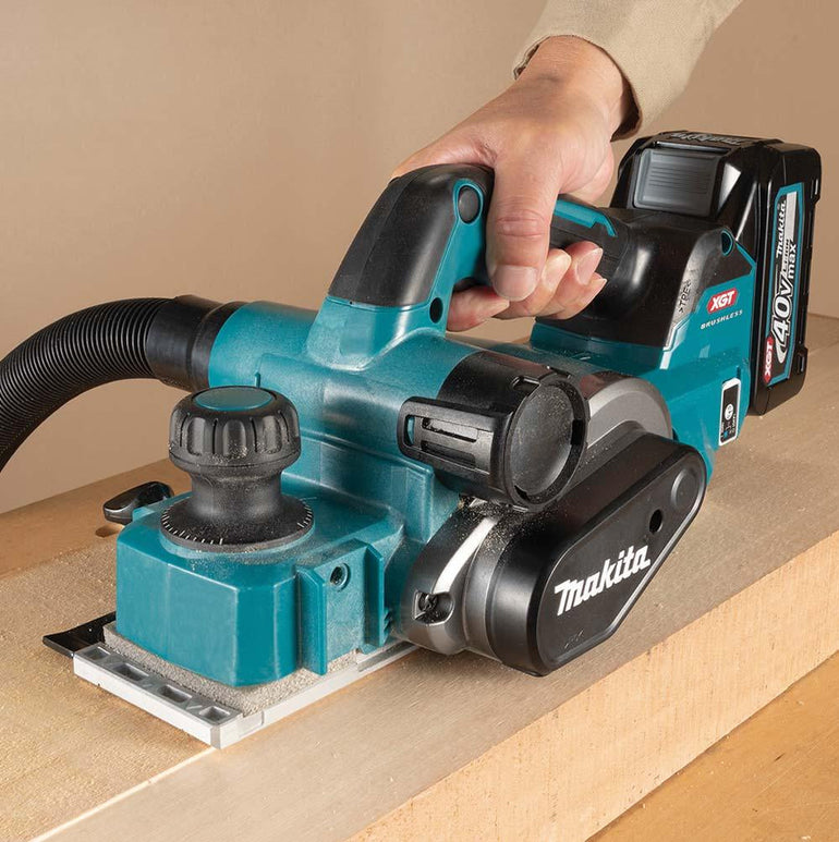 Makita KP001GZ03 40V XGT 82mm AWS Brushless Planer With 1 x 2.5Ah Battery & Charger