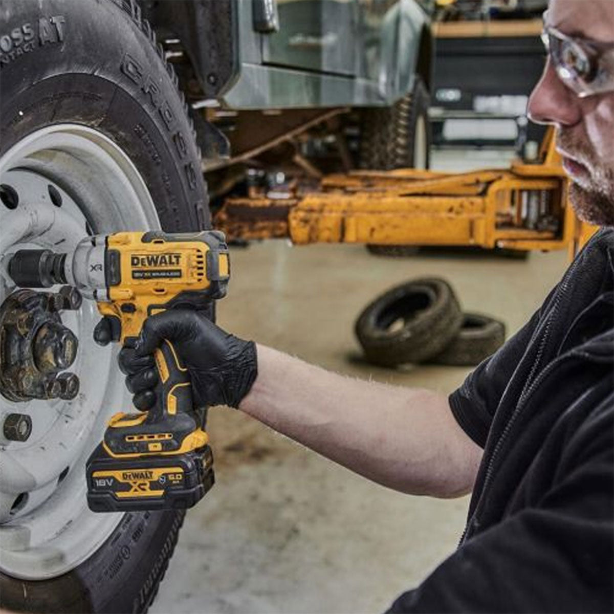 Dewalt DCF891N 18V Brushless 1/2" Hog Ring Impact Wrench with 1 x 4.0Ah Battery Charger & Bag