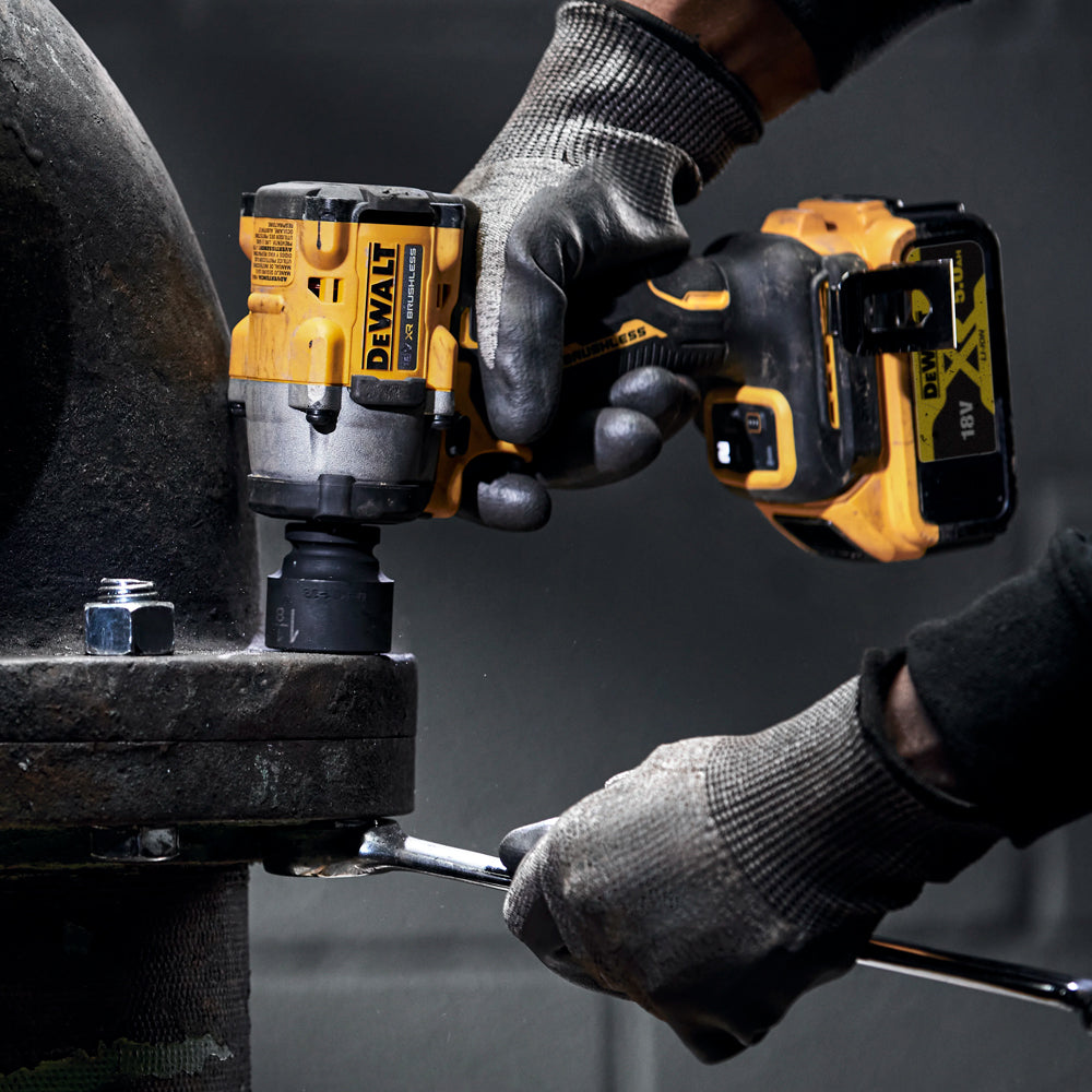 Dewalt DCF922P2T 18V XR Brushless 1/2" Impact Wrench With 2 x 5.0Ah Batteries