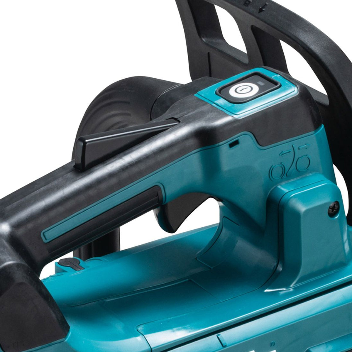 Makita UC002GD202 40V Max XGT 250mm/10" Brushless Chainsaw with 2 x 2.5AH Batteries & Charger