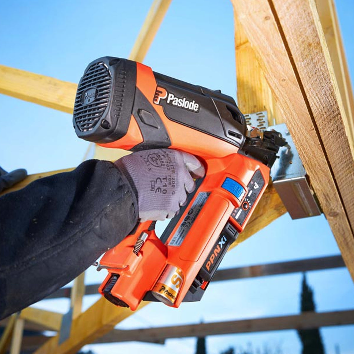 Paslode PPNXI 7.4V Cordless First Fix Gas Nailer with 1 x 2.1Ah Battery & Charger 019790