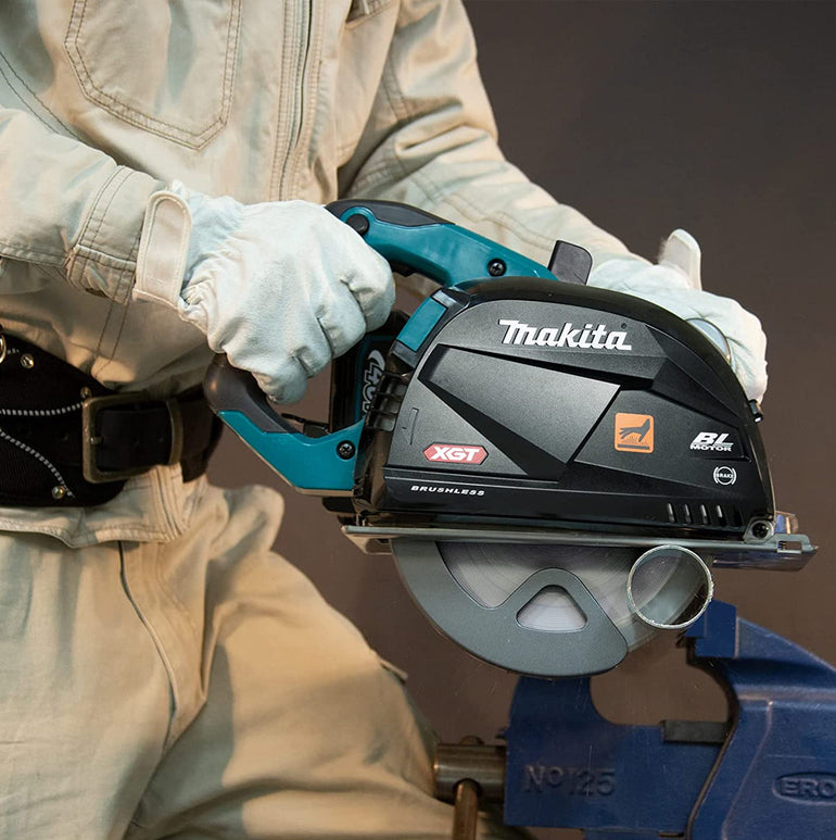 Makita CS002GD201 40V XGT Brushless 185mm Metal Cutter With 2 x 2.5Ah Battery Charger & Type 4 Case