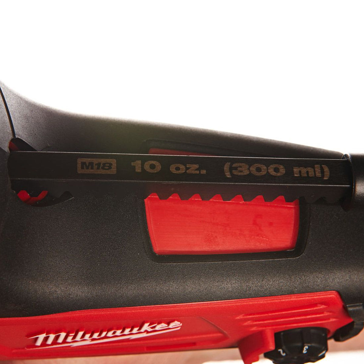 Milwaukee M12PCG310C-201B 12V 310ml Caulking Gun with 1 x 2.0Ah Battery, Charger & Bag 4933448763