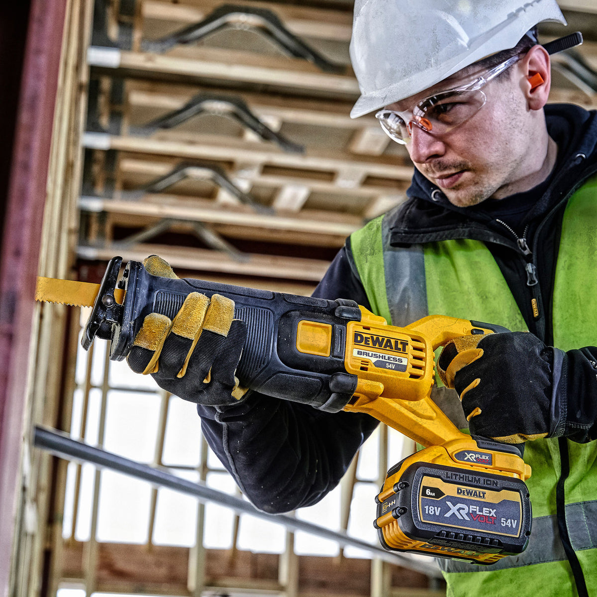 DeWalt DCS389T2-GB 54V XR FlexVolt Brushless Reciprocating Saw with 2 x 6.0Ah Batteries & Charger