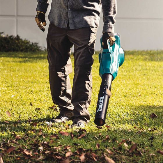 Makita DUB362PT2 36V Brushless Leaf Blower with 2 x 5.0Ah Batteries & Charger