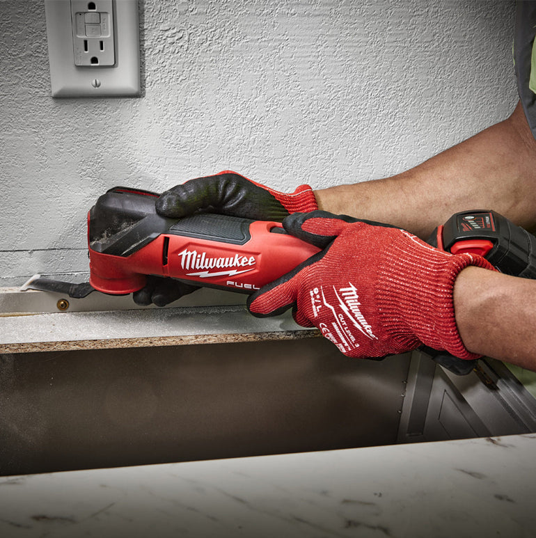 Milwaukee M18FMT-0 18V Oscillating Multi-Tool 1 x 5.0Ah Battery Charger & 39 Piece Accessories Set