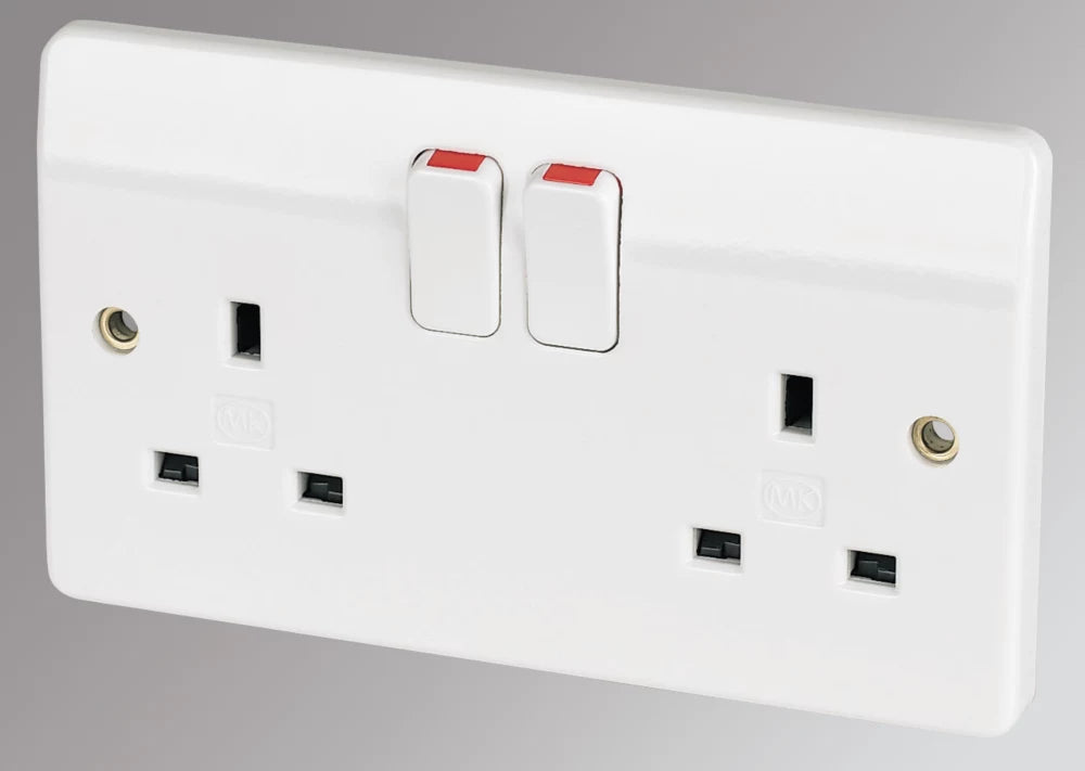 MK LOGIC PLUS 13A 2-GANG DP SWITCHED PLUG SOCKET WHITE