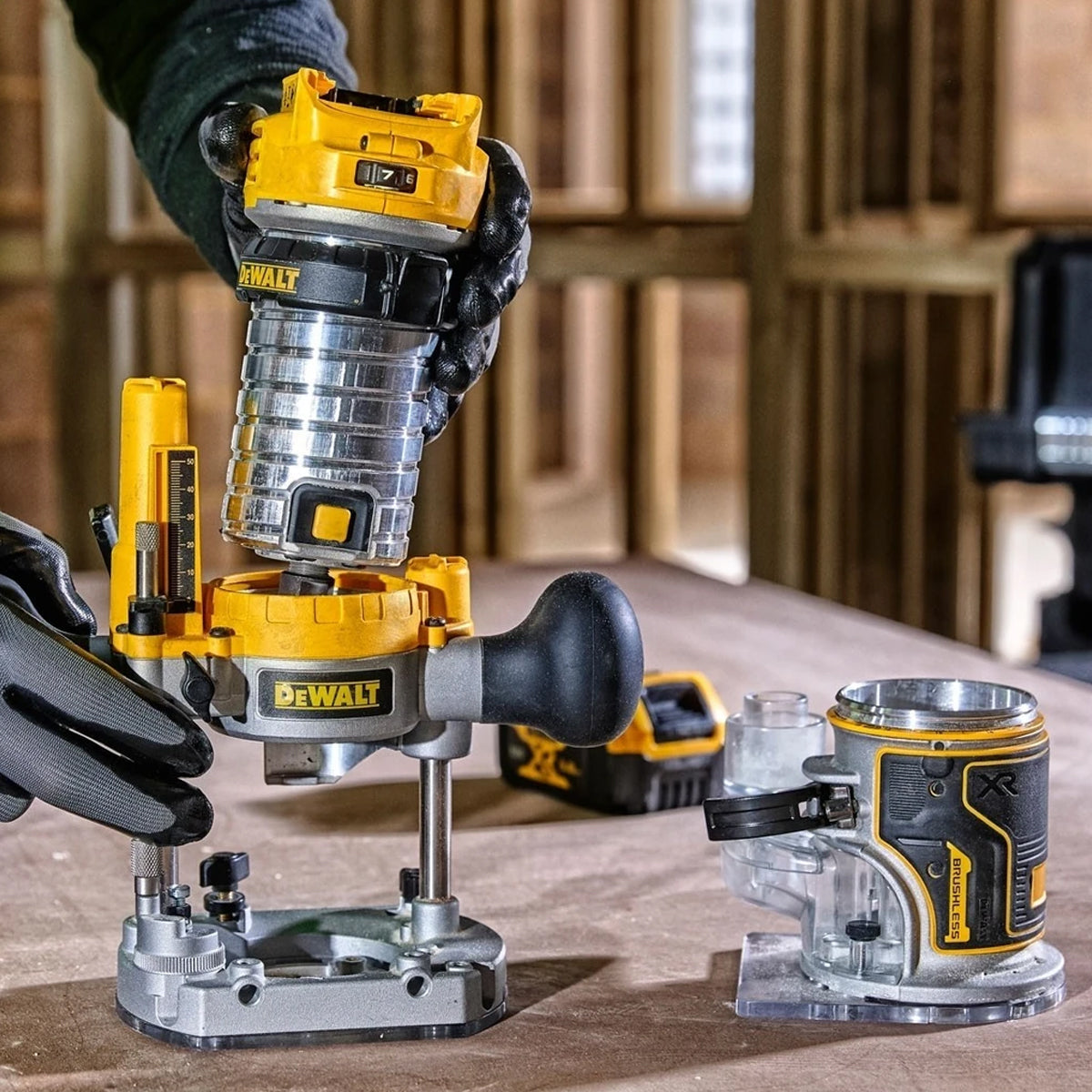 Dewalt DCW604NT 18V XR Brushless 1/4" Router Trimmer with 1 x 4.0Ah Battery