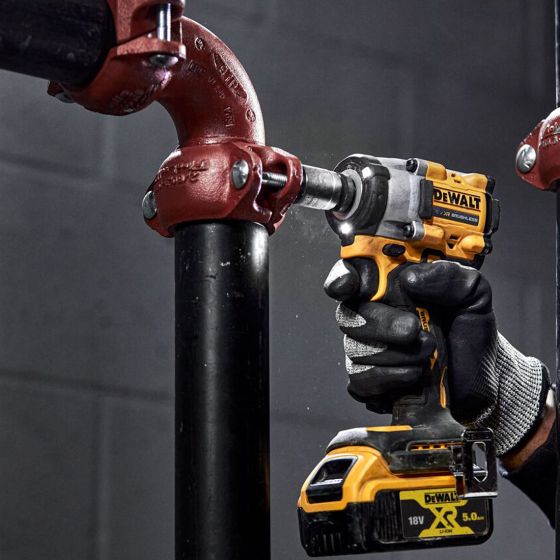 DeWalt DCF921P2T-GB 18V XR Brushless 1/2" Impact Wrench 2x5Ah Batteries & Charger