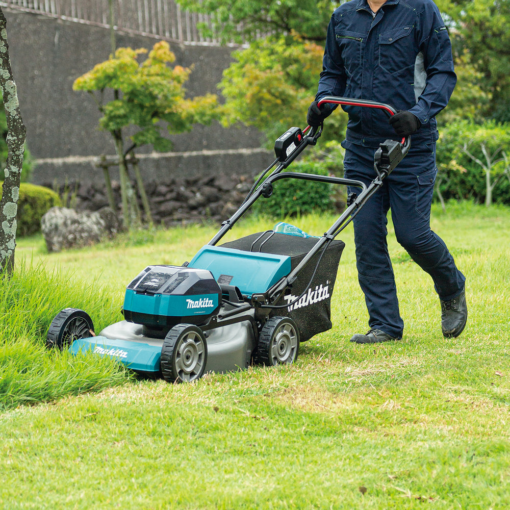 Makita LM004JM101 64Vmax 53cm Brushless Lawn Mower With 1 x BL6440 4.0Ah Battery & DC64WA Charger