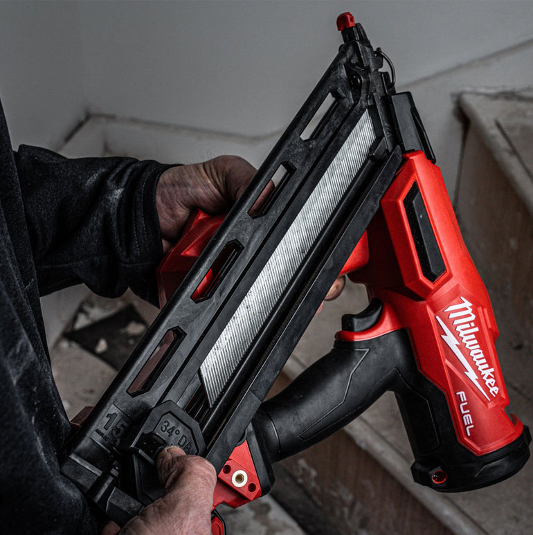 Milwaukee M18FN15GA-0 18V Brushless Angled Finish Nailer 15Ga with 1 x 5.0Ah Battery Charger & Bag