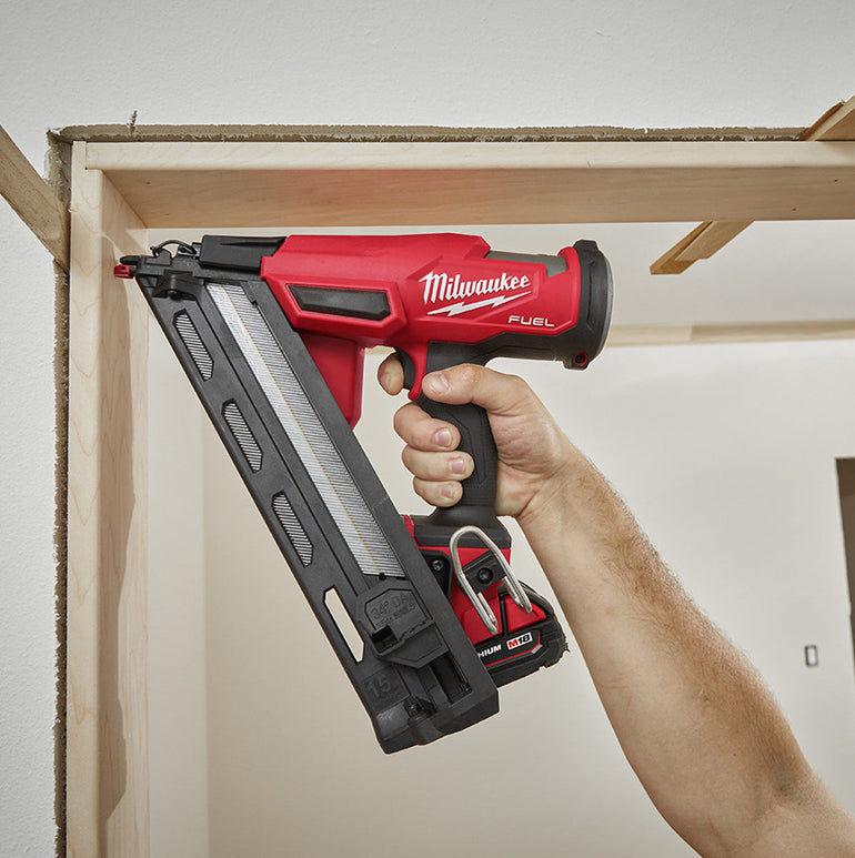 Milwaukee M18FN15GA-0 18V Brushless Angled Finish Nailer 15Ga with 1 x 2.0Ah Battery & Charger in Bag