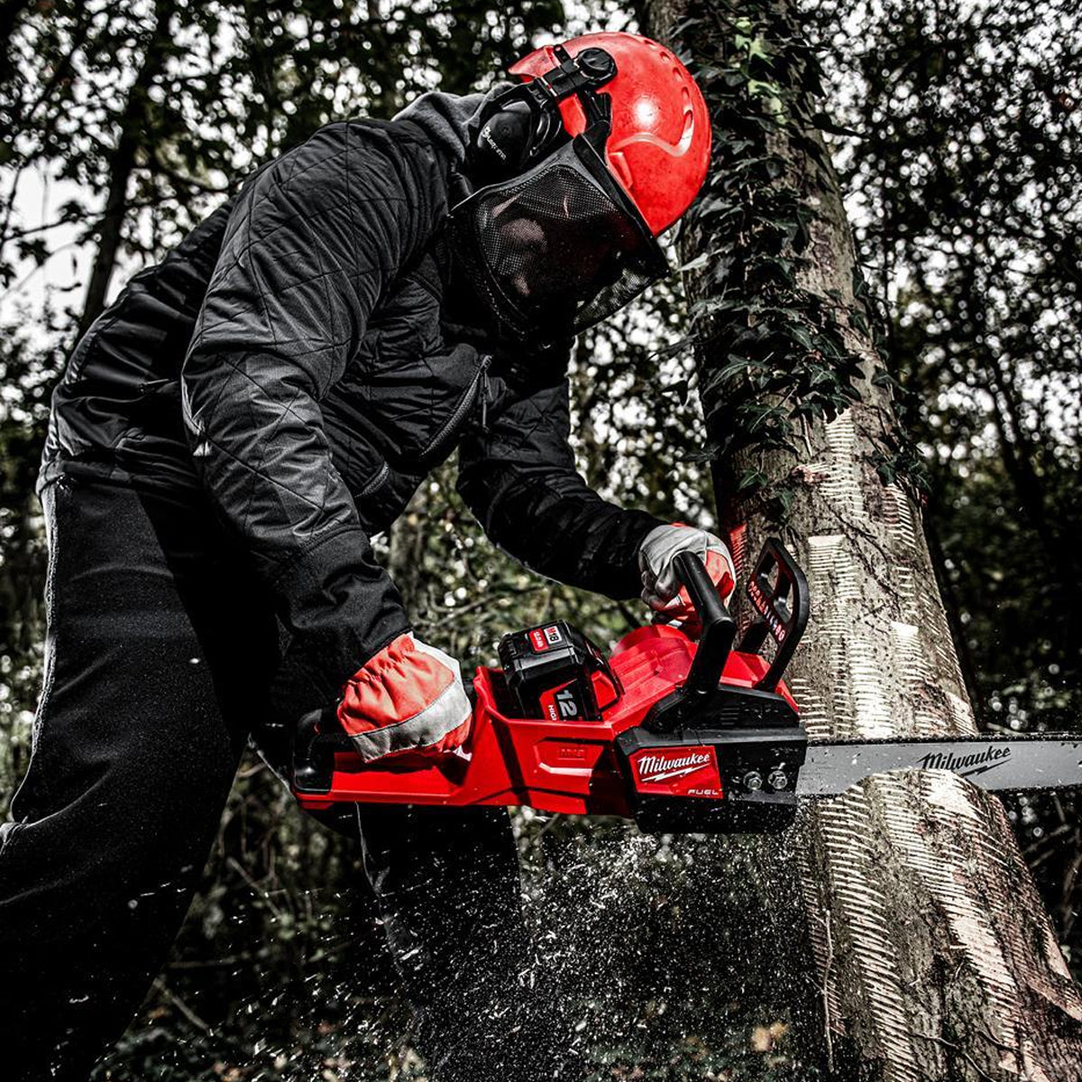 Milwaukee M18FCHSC-0 18V Fuel Brushless Chainsaw with 1 x 5.0Ah Battery