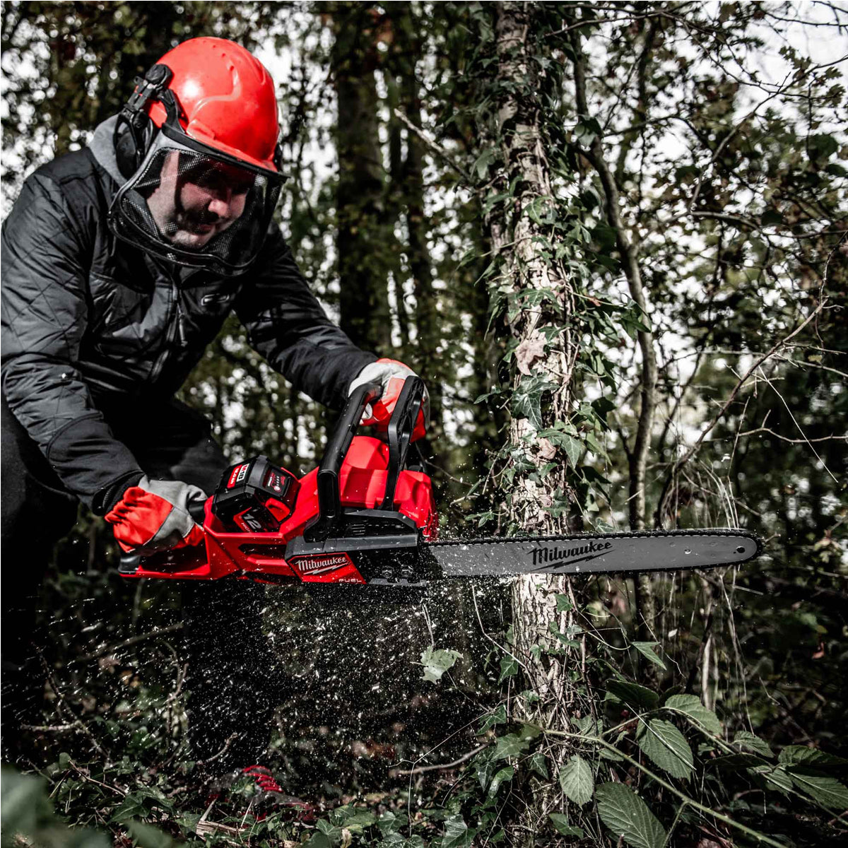 Milwaukee M18FCHSC-0 18V Fuel Brushless Chainsaw with 1 x 5.0Ah Battery