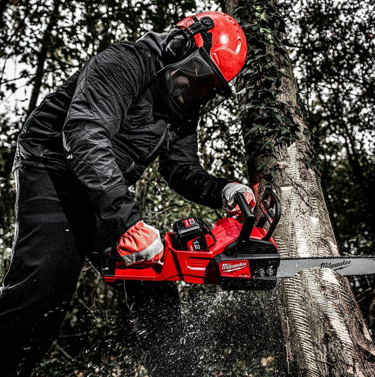 Milwaukee M18FCHSC-0 18V Fuel Brushless Chainsaw with 1 x 5.0Ah Battery & Charger