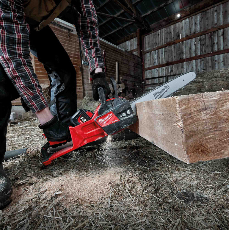 Milwaukee M18FCHSC-0 18V Fuel Brushless Chainsaw with 1 x 5.0Ah Battery & Charger