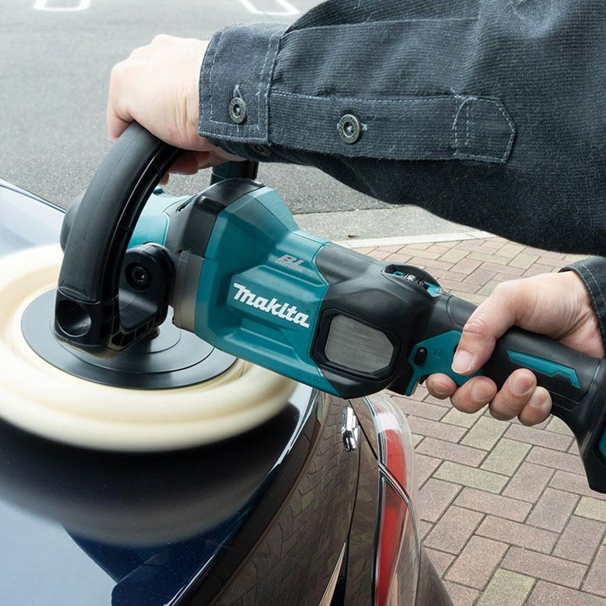 Makita PV001GD201 40Vmax XGT Brushless 180mm Polisher With 2 x 2.5Ah Batteries Charger & Tool Bag