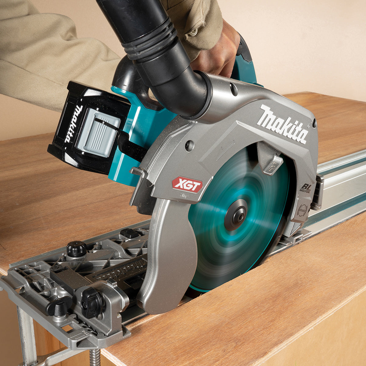 Makita HS009GT201 40V XGT Brushless 235mm Circular Saw with 2 x 5.0Ah Battery & Charger