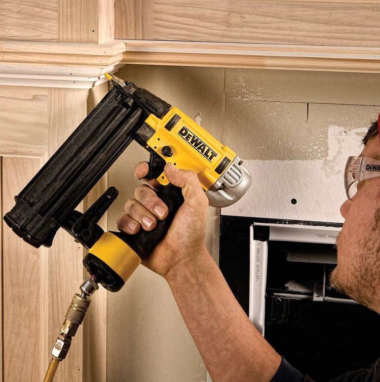 DeWalt DPN1850PP 18 Gauge 15-50mm Oil-Free Brad Nailer