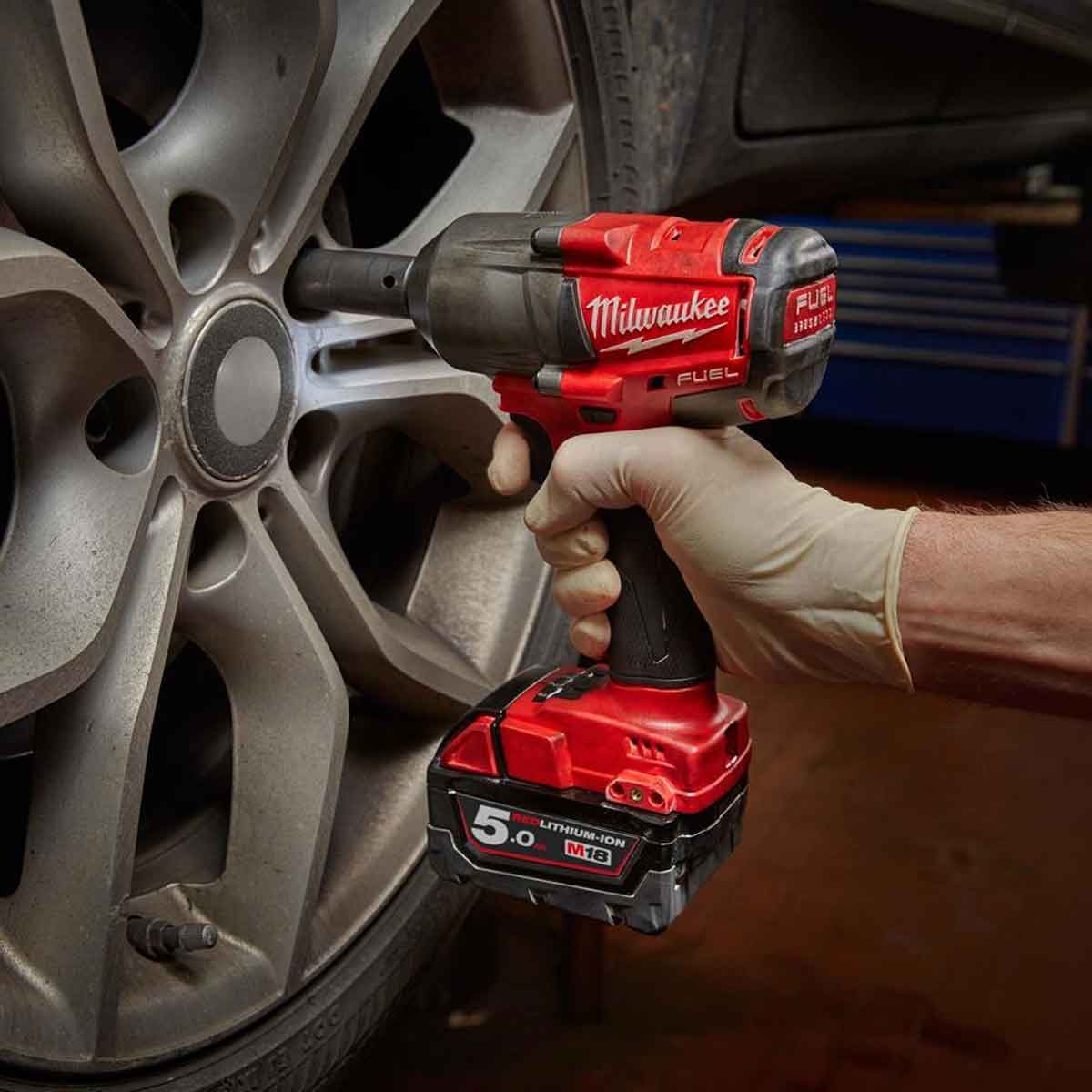 Milwaukee M18FMTIW2F12-0X 18V Brushless 1/2" Impact Wrench with 1 x 5.0Ah Battery Charger & Case