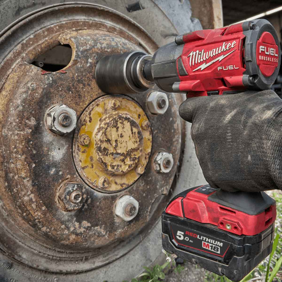 Milwaukee M18FMTIW2F12-0X 18V FUEL Brushless 1/2" Impact Wrench with Impact Socket