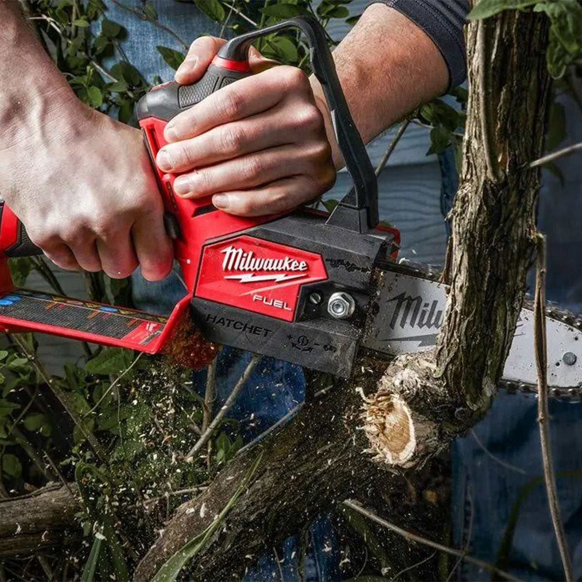 Milwaukee M12FPP2OP1-602 12V Hatchet Pruning Saw & Blower Kit with 2 x 6.0 Ah Batteries & Charger 4933492139