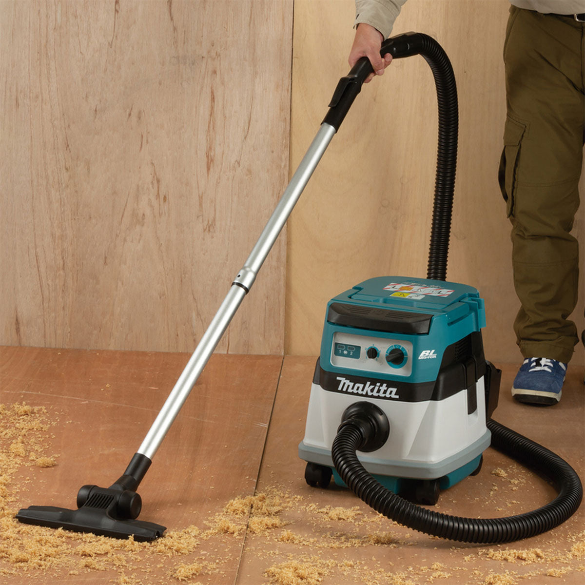 Makita DVC865LZX3 18V Twin LXT Brushless L-Class Wet & Dry 8L Vacuum Cleaner Body Only