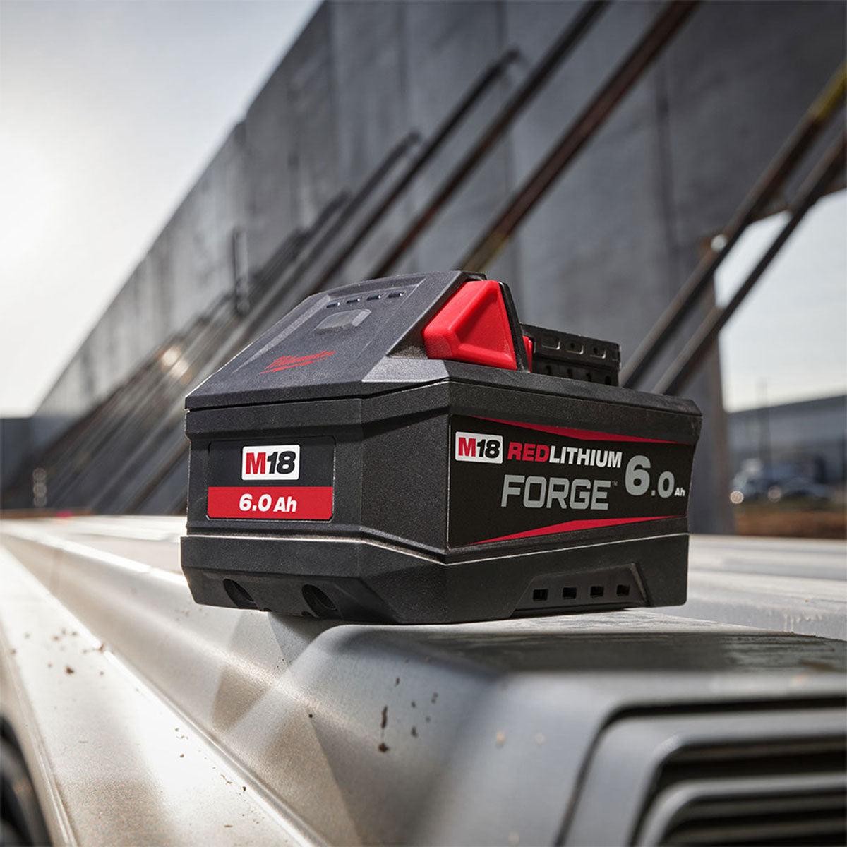 Milwaukee M18FB6 18V 6.0Ah FORGE RedLithium-Ion Battery with Dual Bay Super Charger