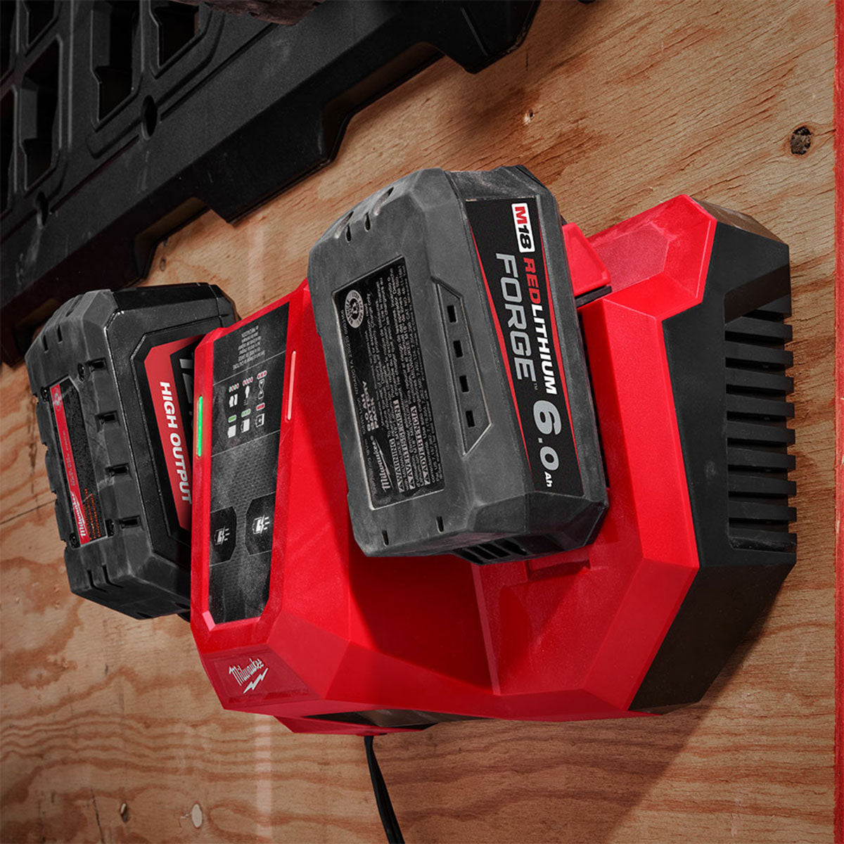 Milwaukee M18DBSC 18V 240v Dual Bay Super Charger 4932492532