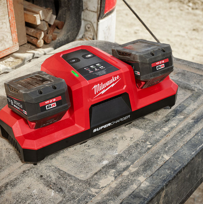 Milwaukee 2 x M18FB6 18V 6.0Ah FORGE RedLithium-Ion Battery with Dual Bay Super Charger