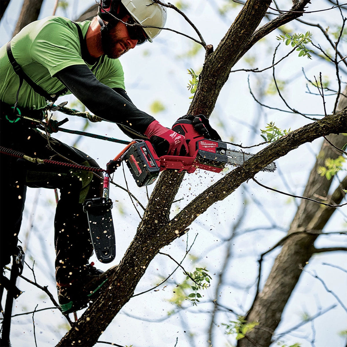 Milwaukee M18FHS20-552 18V Fuel Brushless 20cm Hatchet Pruning Saw With 2 x 5.5Ah Battery & Charger 4933480119