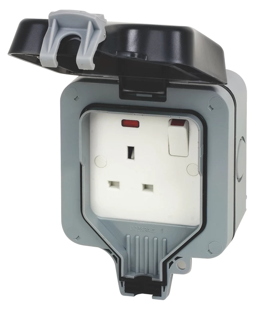 BRITISH GENERAL IP66 13A 1-GANG DP WEATHERPROOF OUTDOOR SWITCHED SOCKET