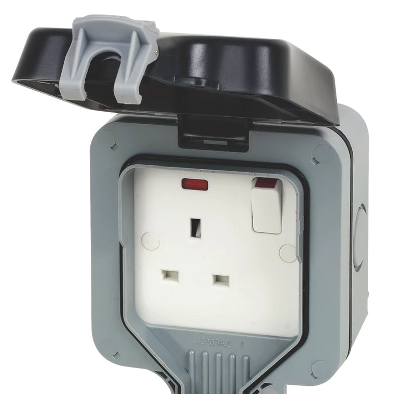 BRITISH GENERAL IP66 13A 1-GANG DP WEATHERPROOF OUTDOOR SWITCHED SOCKET