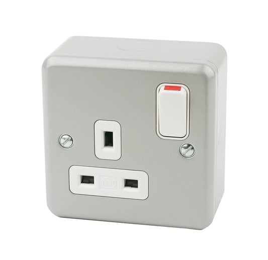 MK METALCLAD PLUS 13A 1-GANG DP SWITCHED METAL CLAD PLUG SOCKET WITH WHITE INSERTS (36905)