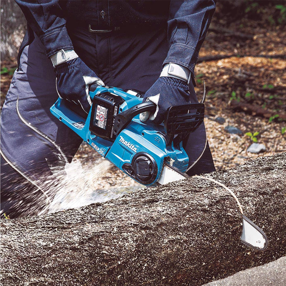 Makita DUC353Z 18v Twin 36v Brushless Chainsaw With 2 x 5Ah Batteries