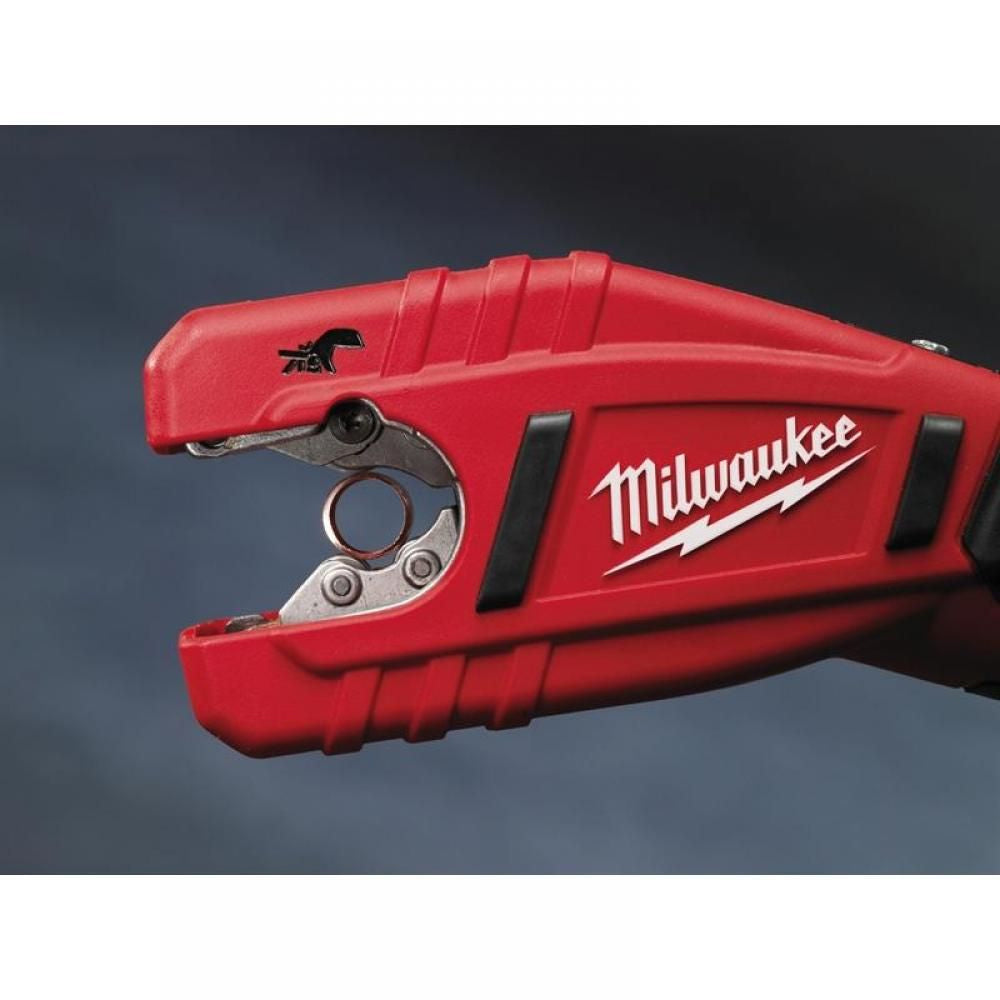 Milwaukee C12PC-0 12V Compact Pipe Cutter with 1 x 2.0Ah Battery Charger & Bag