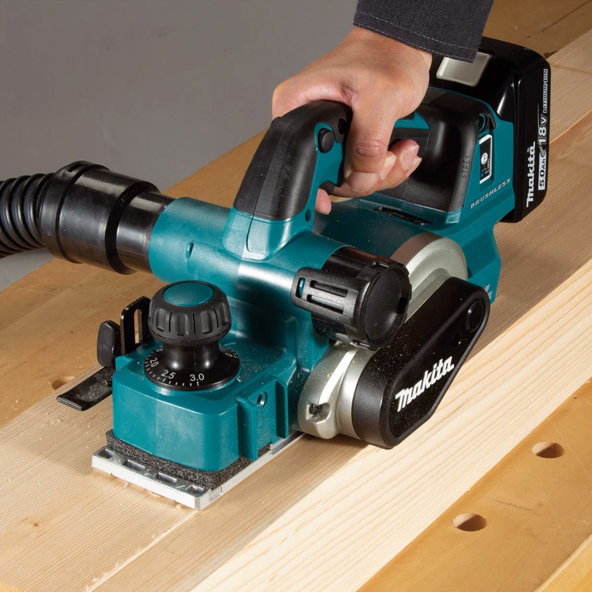 Makita DKP181Z 18V Brushless 82mm Planer with 1 x 5.0Ah Battery Charger & Type 3 Case