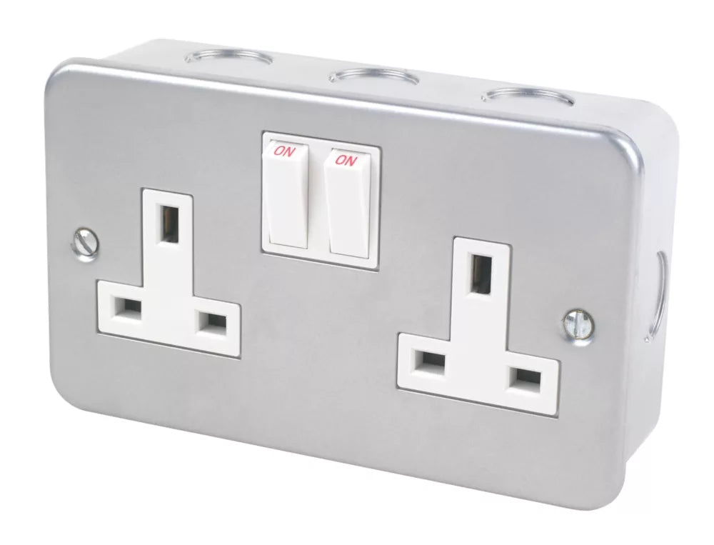 13A 2-GANG SP SWITCHED METAL CLAD SOCKET WITH WHITE INSERTS
