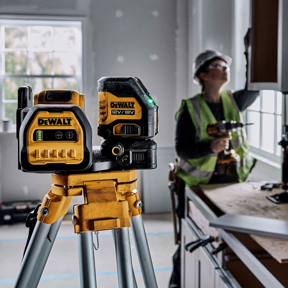 Dewalt DCE088D1G18 12/18V XR Self-Levelling Cross Line Green Beam Laser With 2.0Ah Battery