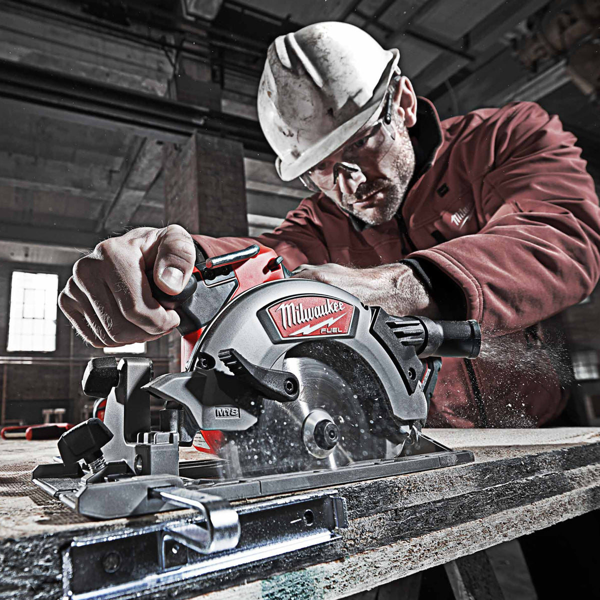 Milwaukee M18CCS55-0 18V M18 Fuel Brushless 165mm Circular Saw with 1 x 5.5Ah Battery & Charger