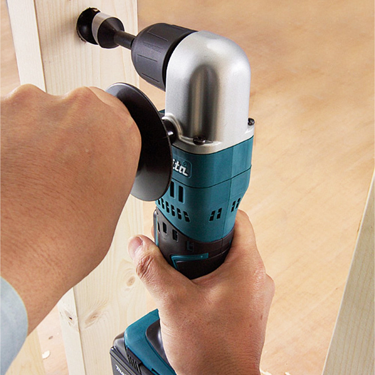 Makita DDA351Z 18v Li-Ion Cordless Angle Drill With 2 x 5.0Ah Batteries & Charger