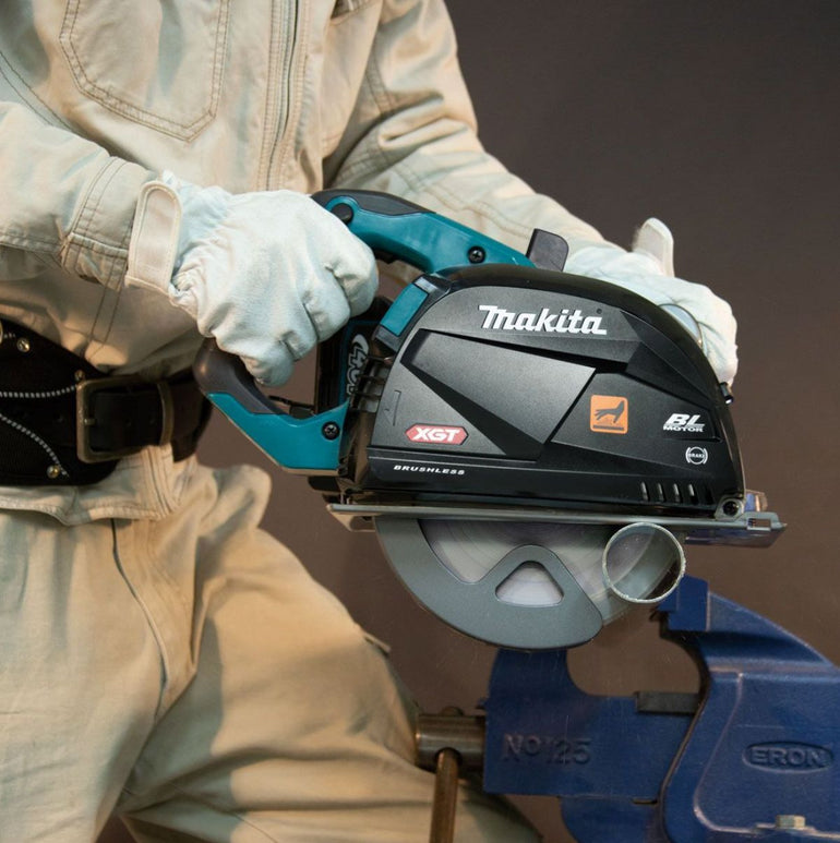 Makita CS002GZ01 40V 185mm Brushless Metal Cutter Saw with 1 x 2.5Ah Battery & Charger