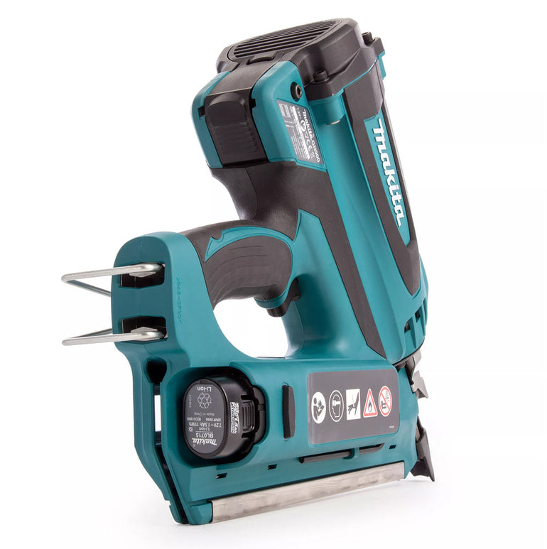 Makita GN900SE 7.2V Cordless First Fix Gas Nailer With 2 x 7.2V Batteries Charger In Case