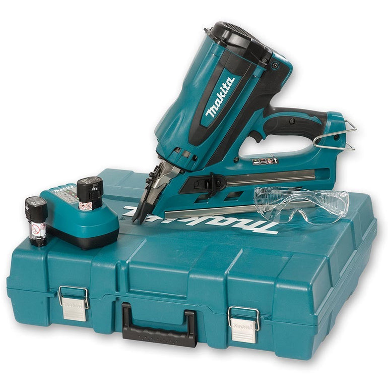 Makita GN900SE 7.2V Cordless First Fix Gas Nailer With 2 x 7.2V Batteries Charger In Case