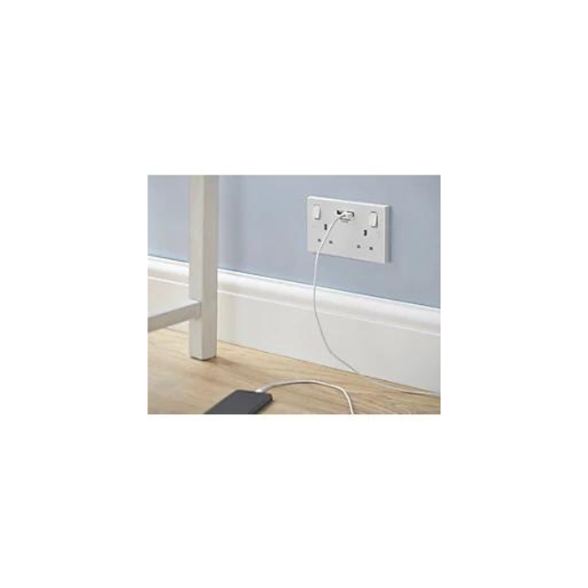 BRITISH GENERAL 900 SERIES 13A 2-GANG SP SWITCHED SOCKET + 3.1A 2-OUTLET TYPE A USB CHARGER WHITE