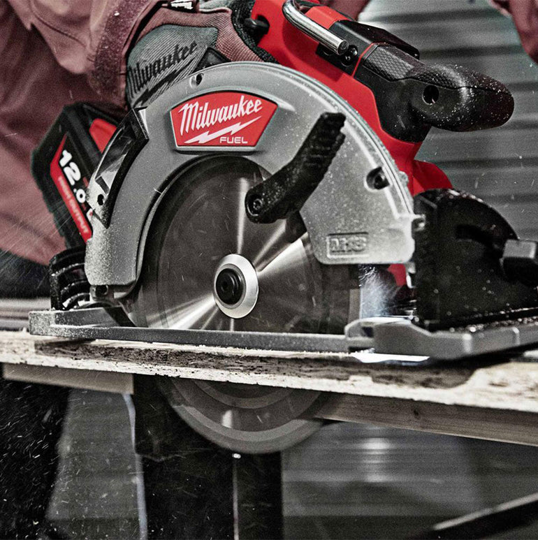 Milwaukee M18FCSG66-0 18V Fuel Brushless 190mm Circular Saw with 1 x 5.0Ah Battery Charger & Bag