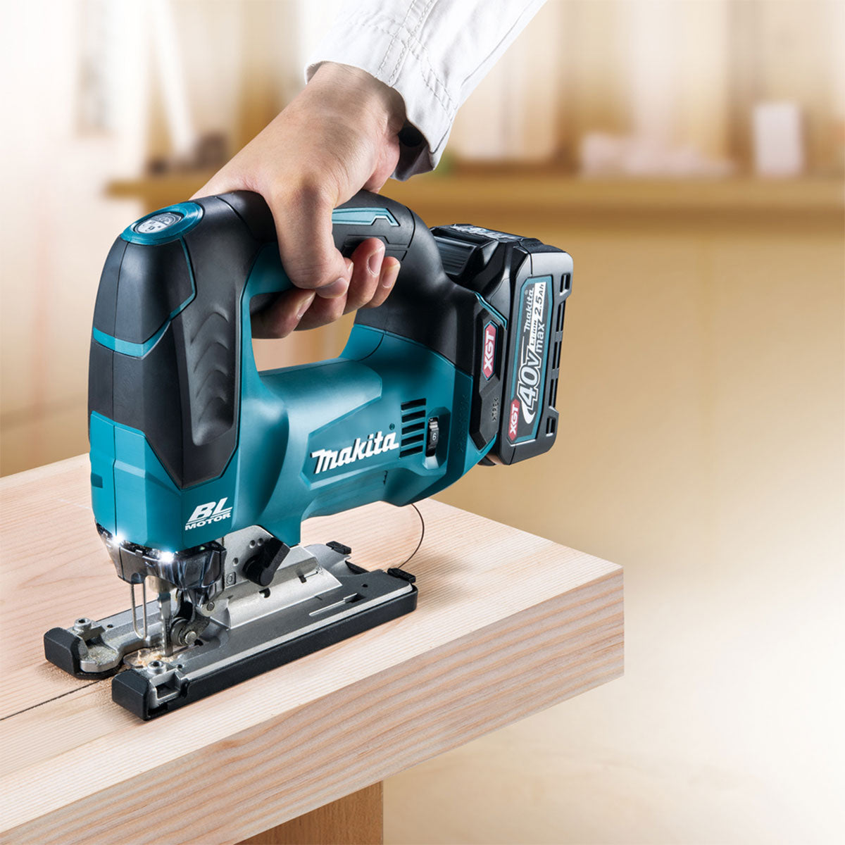 Makita JV002GZ01 40V Brushless Jigsaw with 1 x 2.5Ah Battery & Charger